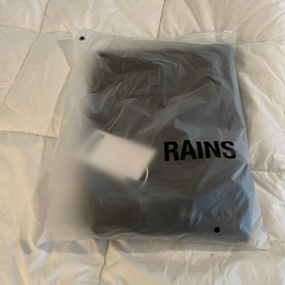 Rains black fleece half zip size extra-large, new with tax